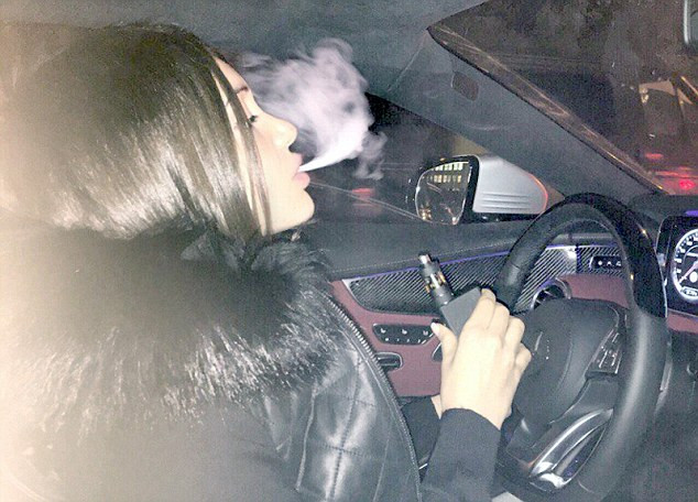 Cat de bine stie sa conduca fata care a primit 350 de amenzi de circulatie. Ii place sa foloseasca banda rezervata lui Putin