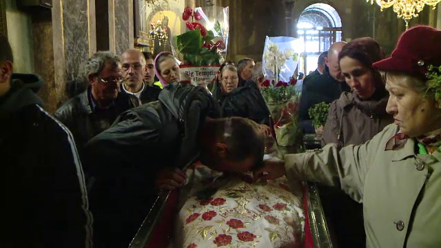 Incepe cel mai mare pelerinaj ortodox din Romania. 300.000 de crestini sunt asteptati la Moastele Sfintei Parascheva