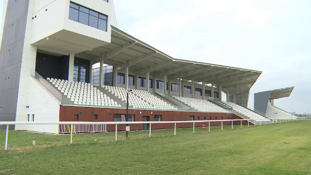 "Performanta" autoritatilor din Ploiesti: hipodrom care nu poate fi folosit. Nemultumirile proprietarilor de cai