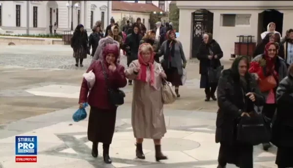 Incepe cel mai mare pelerinaj ortodox din Romania. 300.000 de crestini sunt asteptati la Moastele Sfintei Parascheva