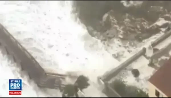 Uraganul Matthew a fost retrogradat la furtuna de categoria I, insa continua sa faca ravagii. Suntem cu totii speriati