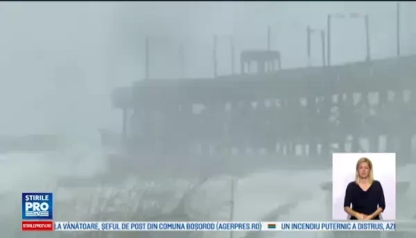 Uraganul Matthew a smuls copaci din pamant, a daramat stalpi de electricitate si a provocat inundatii grave: 11 morti in SUA