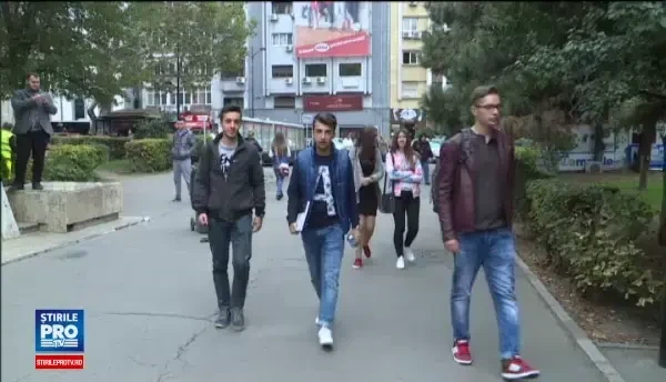 Vor servicii bancare de ultima generatie, insa nu prea au resurse financiare. Pe ce cheltuie tinerii cei mai multi bani