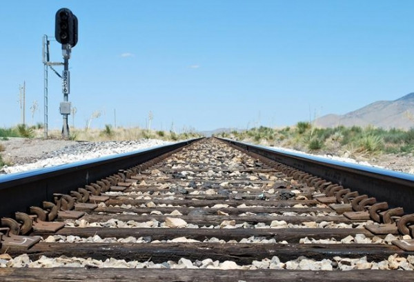 Un barbat din R. Moldova s-a aruncat in fata trenului. Mesajul tulburator pe care politistii l-au gasit in buzunarul sau