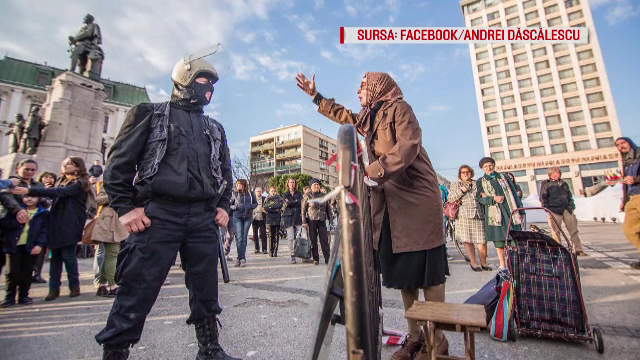 Piesa de teatru in aer liber, cu un jandarm in rol principal, inteleasa gresit de adevaratii jandarmi: "Am dat avertisment"