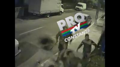 Interlopi inarmati cu bate, sabii, macete si topoare au atacat mai multi tineri in Constanta. Imaginile surprinse de camere