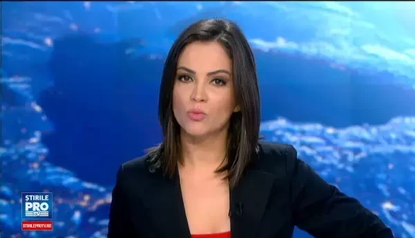 Doua tinere din Cluj, filmate in timp ce isi umplu gentile cu produse de pe raft. Ce au furat in valoare totala de 200 de lei