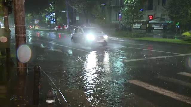 Inundatii in Galati: Patru localitati acoperite de ape si sute de oameni evacuati. PLAN ROSU de actiune activat de autoritati