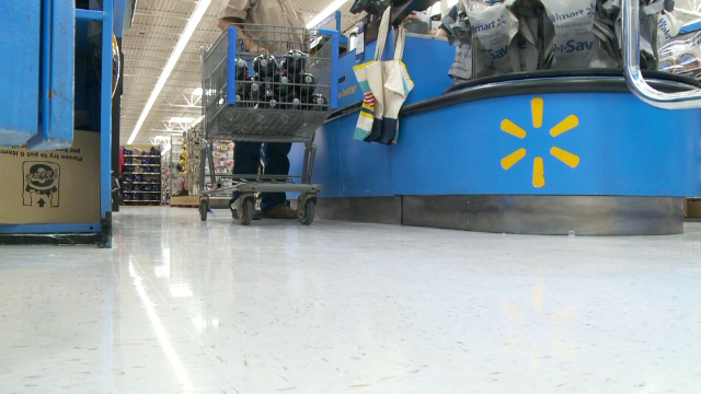 O femeie din SUA a nascut chiar in supermarket, langa o casa de marcat. "A insistat sa plateasca produsele inainte"