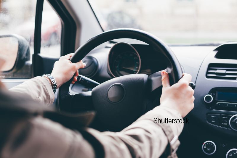 A vrut sa triseze la examentul pentru carnetul de conducere, dar a fost prinsa. Cum s-a facut de ras femeia. FOTO