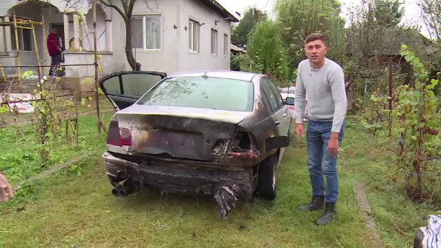 Doi barbati din Dambovita au incendiat masini ca sa se distreze, dupa ce au baut bine la un bar. Ce risca acum