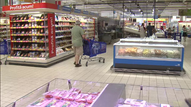 Magazinele ar putea fi obligate prin lege sa doneze alimentele aproape de expirare. Ce beneficii vor primi in schimb