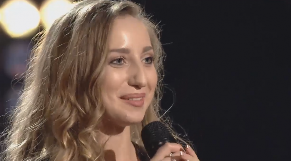 Corina Cuniuc, aparitia care i-a fascinat pe antrenorii de la Vocea Romaniei. S-au intrecut in complimente