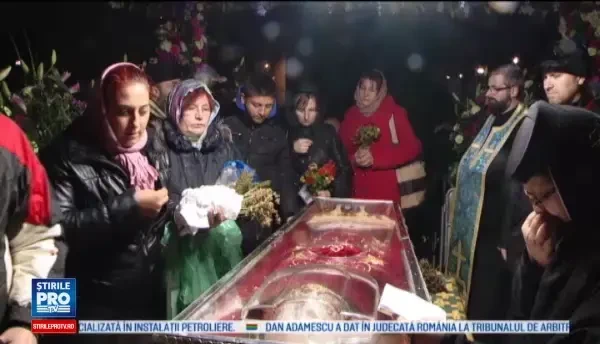40.000 de persoane s-au inchinat la moastele Sfintei Parascheva. O tanara de 17 ani povesteste ca a trait momente unice