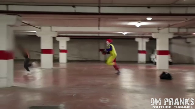 Farsele cu clovnii malefici au ajuns si in Europa. Doua femei au ramas traumiatizate dupa o gluma proasta