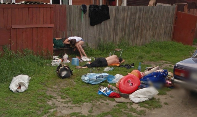 O familie de rusi beti a devenit celebra din cauza Google Street View. "Era o zi normala de relaxare"