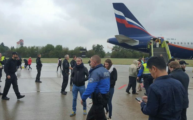 Avion evacuat la Geneva dupa o amenintare falsa cu bomba. Un cetatean rus a fost arestat. VIDEO
