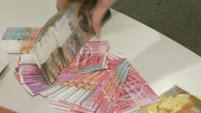Raportul Fitch contrazice BNR. Ce impact va avea asupra bancilor conversia creditelor in franci elvetieni la cursul istoric