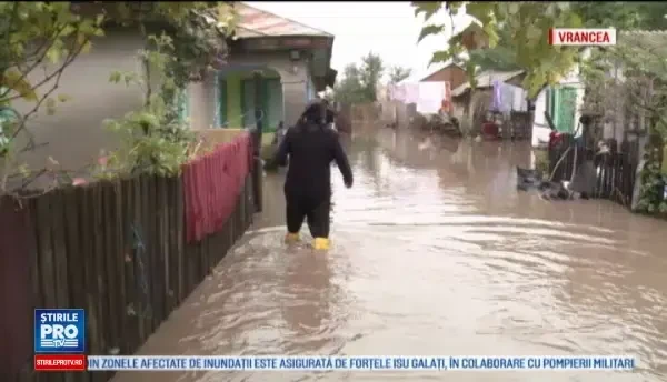 Prapadul lasat in urma de inundatii in mai multe judete si Capitala. A mai fost apa, dar ca asta nu a fost