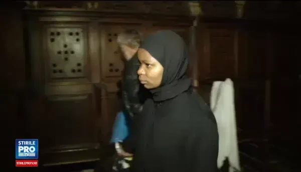 Peste 62.000 de pelerini s-au inchinat la Sf. Parascheva. Cum a iesit cu Moastele, s-a oprit ploaia