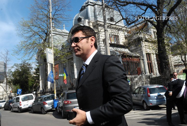 Cristi Borcea divorteaza din spatele gratiilor. Procesul cu Alina incepe azi, in acelasi loc unde s-a despartit si de Mihaela