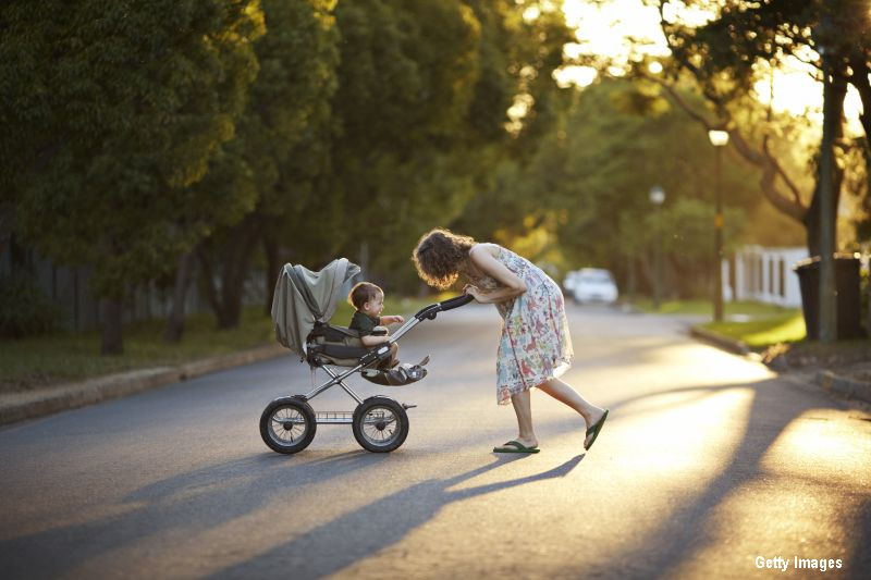 O fetita de sase saptamani a murit la New York dupa ce a cazut in casa liftului. Mama ei ar fi impins din greseala caruciorul