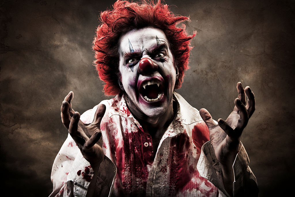 Isteria clovnilor infricosatori a ajuns si in Suedia. Un tanar a fost injunghiat de un barbat care purta masca de clovn