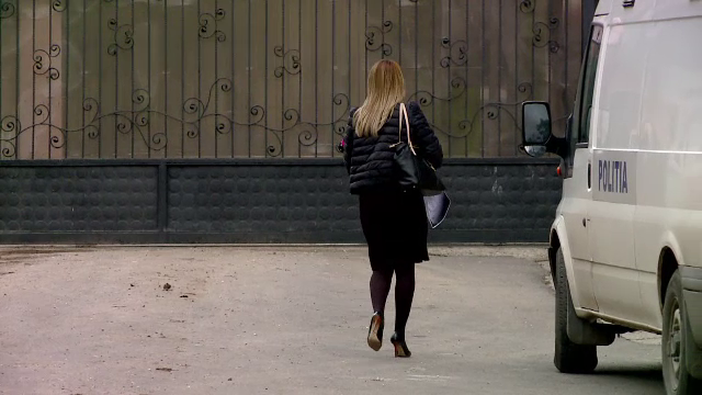 Doi detinuti de la Poarta Alba au sechestrat o profesoara si au vrut sa o violeze in baie. Cum a reusit sa scape