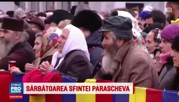 Mai mult de 100.000 de oameni s-au rugat pana acum la Sfanta Parascheva. Cum a reusit o bunica sa supravietuiasca frigului