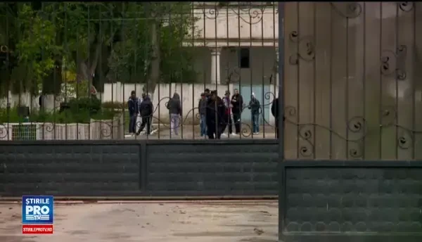 Doi detinuti de la Poarta Alba au sechestrat o profesoara si au vrut sa o violeze in baie. Cum a reusit sa scape