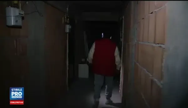 Situatia limita in care se afla 60 de familii pacalite de un dezvoltator imobiliar. In ce conditii stau in centrul Clujului