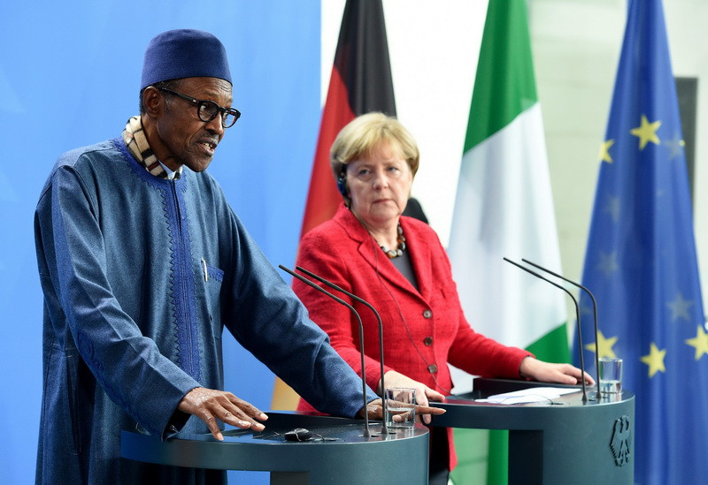 Presedintele Nigeriei si-a trimis sotia la bucatarie, intr-o conferinta cu Angela Merkel. "Eu sunt mai destept ca ea"