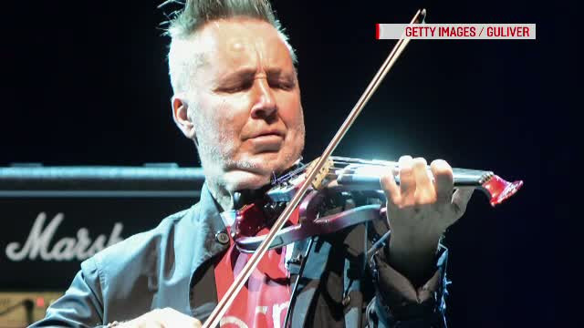 Faimosul violonist britanic Nigel Kennedy revine pentru a sasea oara in Romania. Unde va concerta duminica seara