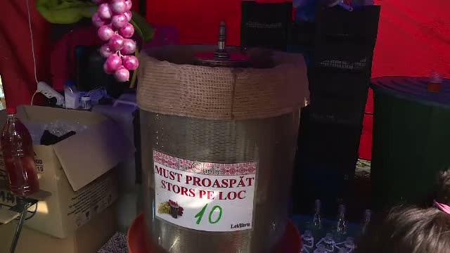 Targurile de toamna au invadat Capitala. Cu cat s-a vandut un litru de must in Parcul IOR