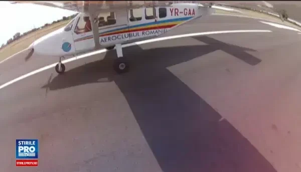 Parasutistul de 27 de ani, mort dupa ce s-a prabusit de la 3000 de metri s-ar fi lovit de avion. A cazut cu 200 de km/ora