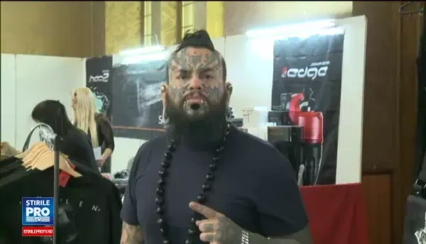 Cum explica o tanara tatuajul ales: Frunza de marijuana. Am gandit-o sa fac ceva care semnifica pentru mine