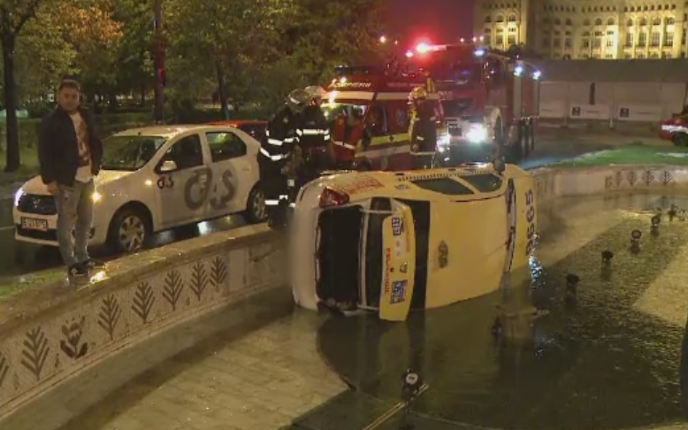 Un taximetrist a ajuns cu masina intr-o fantana arteziana din fata Casei Poporului. Ce a facut imediat dupa accident