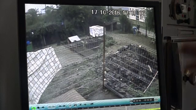 Femeie din Baia Mare filmata in timp ce fura un catel dintr-un adapost pentru animale. Motivul pentru care a facut asta