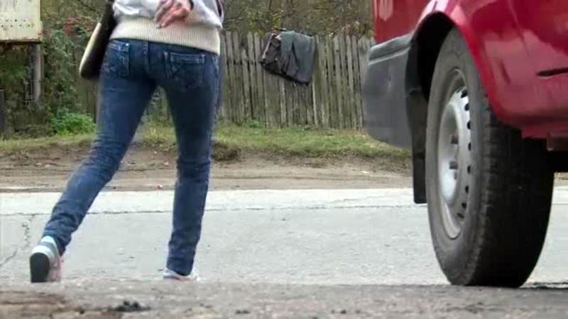 Barbat din Gorj, banuit ca a incercat sa-si calce sotia cu masina. "A fost o prostie, faceam o gluma"