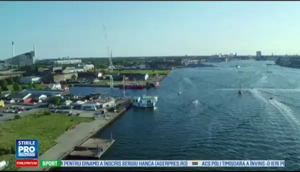 Case plutitoare amenajate in containere, solutia ieftina de locuit a unei companii din Copenhaga. Cat costa chiria pe apa