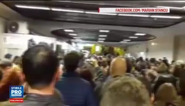 3 femei au lesinat la metrou din cauza aglomeratiei. Metrorex da vina pe proceduri, dar nu explica de ce trenurile vin rar