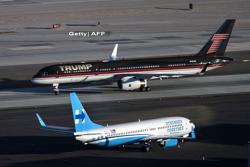 Imaginea zilei. Avioanele lui Donald Trump si Hillary Clinton s-au intalnit pe aeroportul din Las Vegas