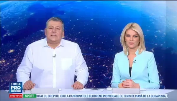 Protest atipic in fata Parlamentului de la Kiev, cu lenjerie intima masculina intinsa pe sarma. Semnificatia gestului