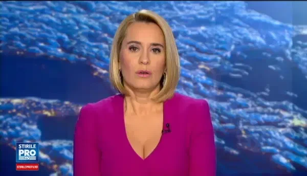 Luati-l de pe mine. Un pui de cerb a devenit vedeta pe internet dupa ce l-a speriat pe un biciclist