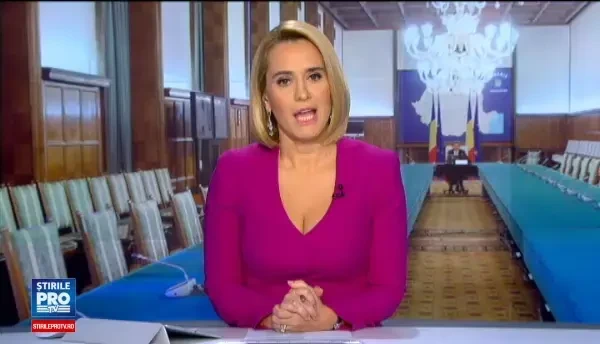 USR il sustine oficial pe Dacian Ciolos pentru sefia Guvernului, dupa alegeri. Ce slogan are Nicusor Dan