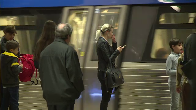 Metroul, tramvaiele 1, 41 si 16 linii de autobuz circula de Revelion. Programul mijloacelor de transport din Capitala