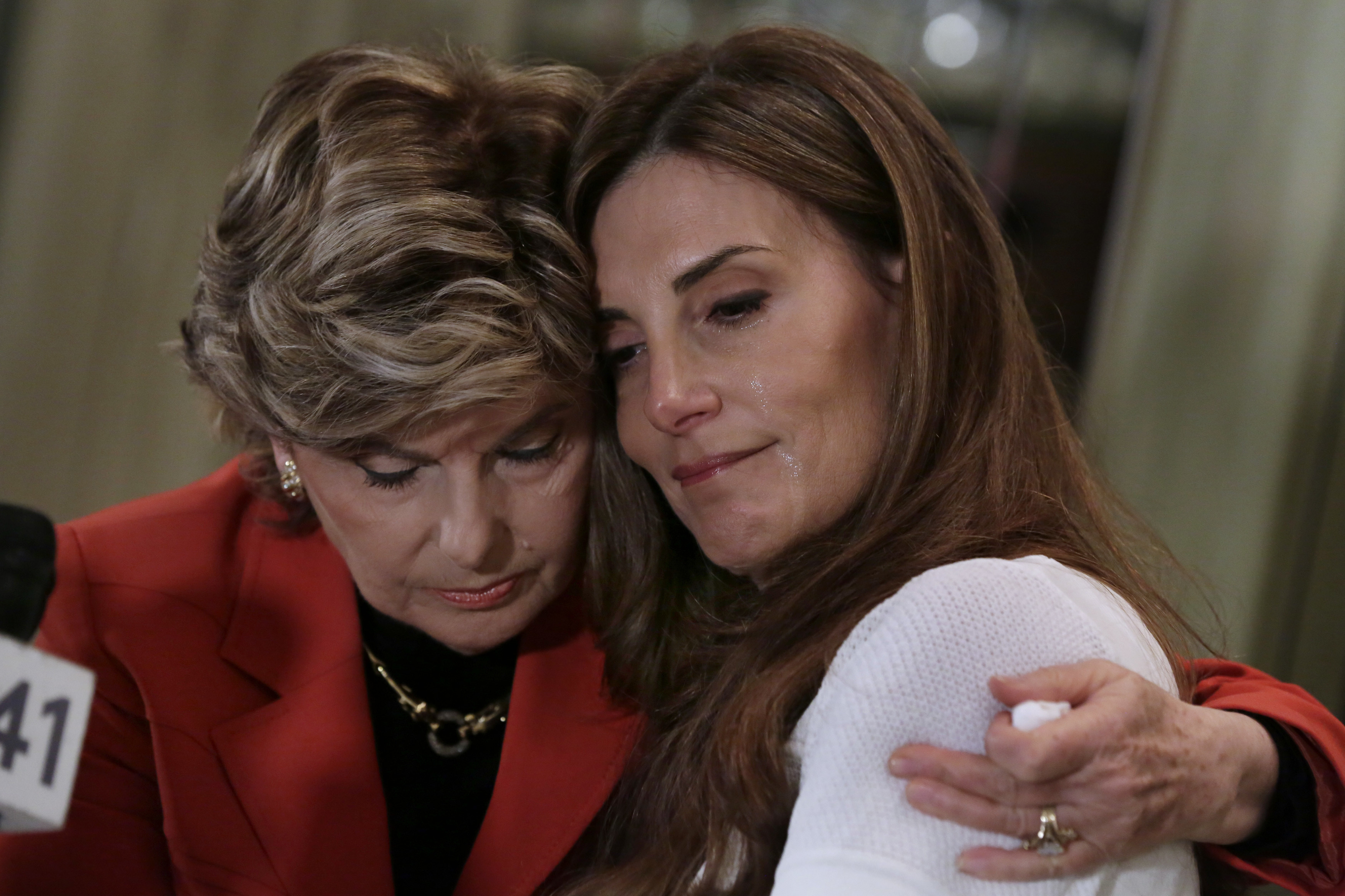 Alte 10 femei il acuza pe Donald Trump de hartuire sexuala. Dezvaluirea facuta cu lacrimi in ochi de o profesoara de yoga