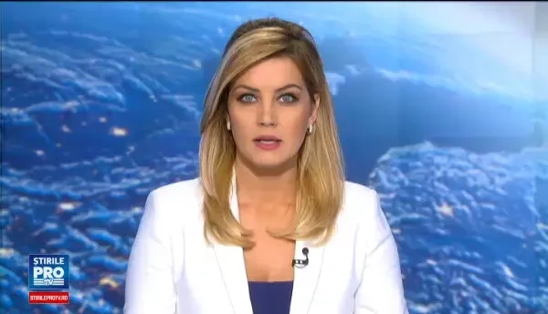 Plan Rosu de interventie dupa un accident cu 9 victime pe DN 7, in Orastie. Un microbuz cu calatori a fost lovit de o masina