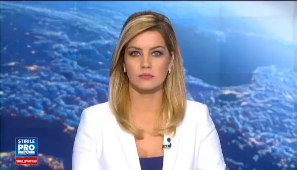 10 tineri deghizati in Alexandru Ioan Cuza, Mihai Viteazul sau Stefan cel Mare au cerut unirea Romaniei cu R. Moldova