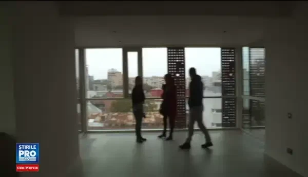 Piata imobiliara s-a stabilizat si abunda de oferte. Cat costa penthouse-ul din care vezi Guvernul si Parlamentul